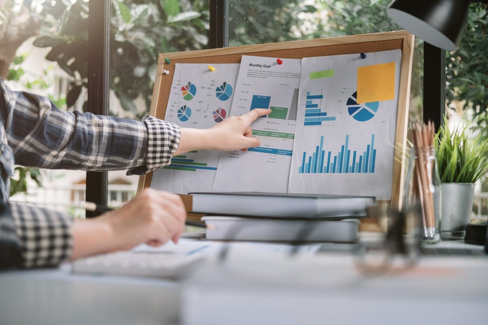 business-woman-analysis-marketing-data-from-SEO-report